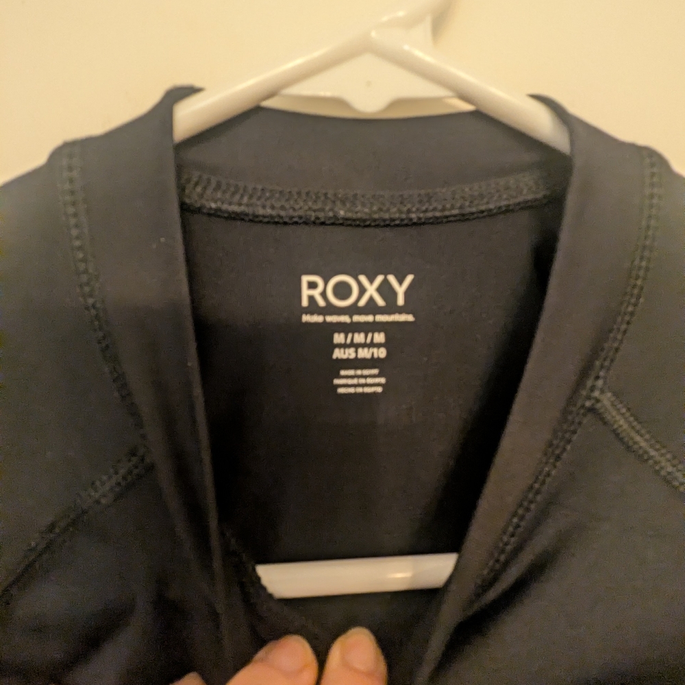 Roxy Black Performance Rash Guard - Picture 2 of 3